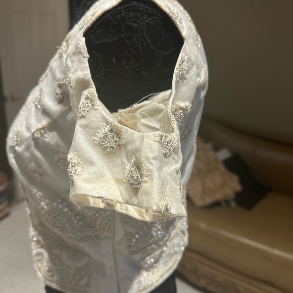 Ivory embroidery lehenga set - Picture 8 of 9